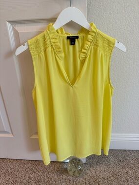 Halogen Yellow Ruffle V-Neck Sleeveless Top - Size Small - EUC!